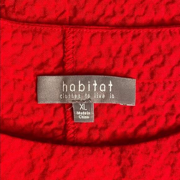 Habitat Crinkle Crepe Solid Side Button Pullover in Apple - Picture 2 of 8